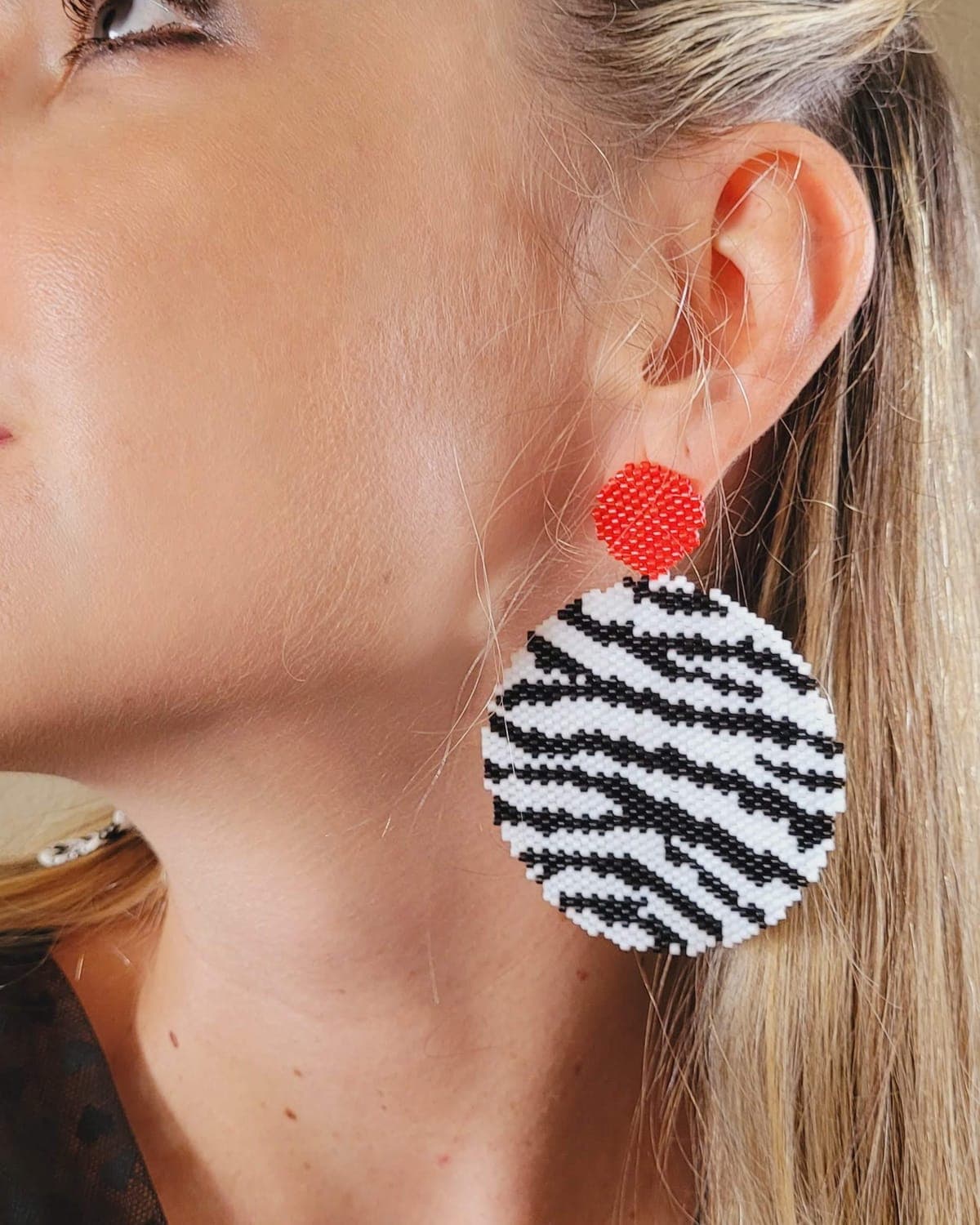 Maxicírculo Zebra, tejido a mano en miyuki